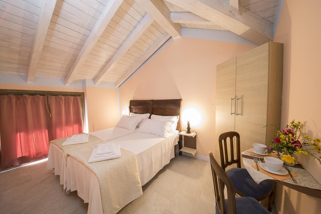 ميروني B&B Lambroriver الغرفة الصورة